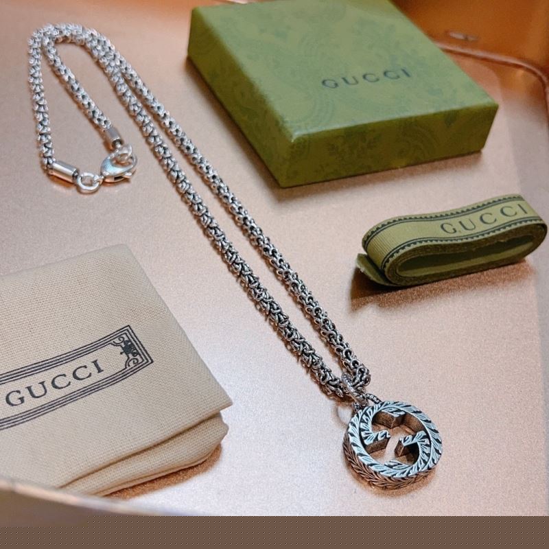 G*u*i necklaces